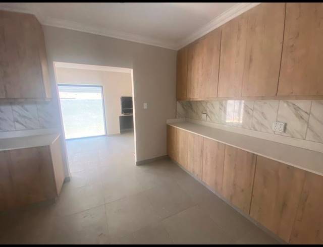 3 BEDROOM HOUSE FOR SALE IN CLUBVILLE